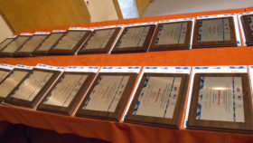 Grawertony dla nagrodzonych i wyróżnionych uczestników konkursu.
