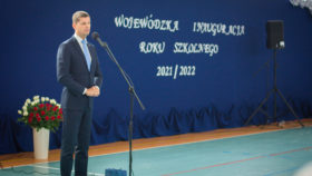 Na zdjęciu widoczny jest przemawiający Wiceminister Ministerstwa Edukacji i Nauki - Dariusz Piontkowski